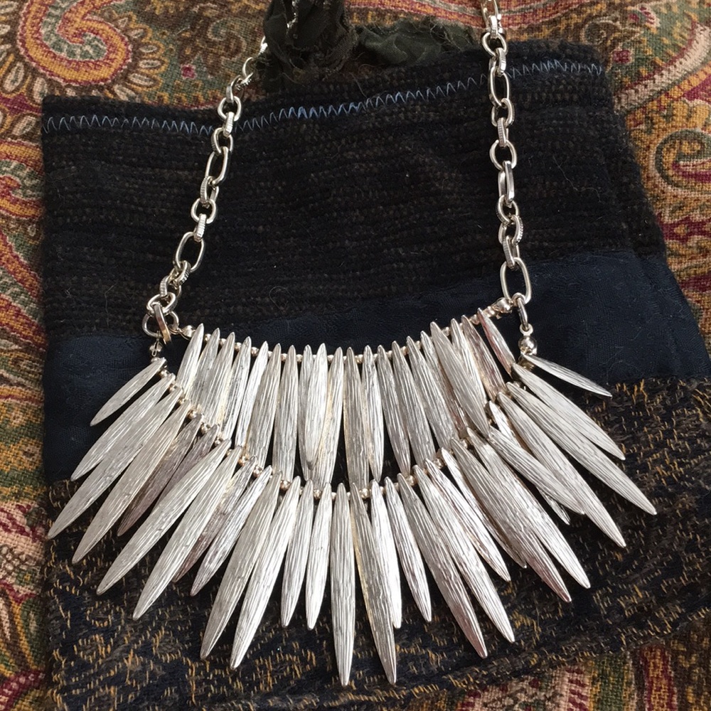 SLATE Gold Flair Necklace - Picture 6 of 6